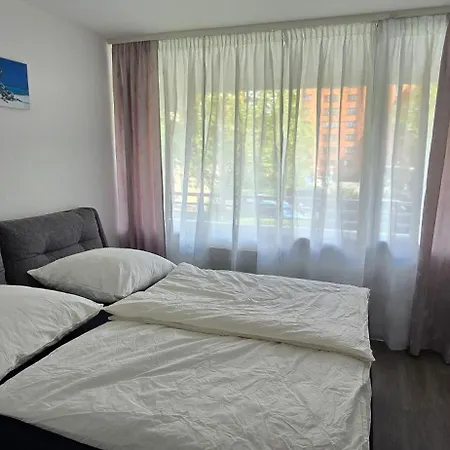 Zimmer Mit Doppelbett Und Gemeinsames Bad Apartment Dusseldorf