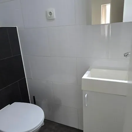 Zimmer Mit Doppelbett Und Gemeinsames Bad Apartment *
