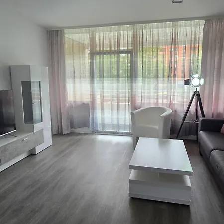 Apartment Zimmer Mit Doppelbett Und Gemeinsames Bad Düsseldorf