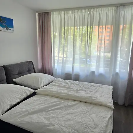 Zimmer Mit Doppelbett Und Gemeinsames Bad Düsseldorf